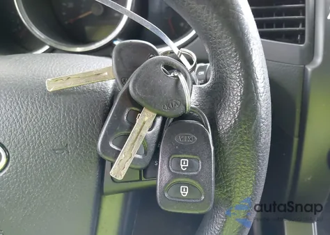 2013 Kia Sorento Lx z USA, uszkodzony, nr VIN 5XYKT3A17DG406818